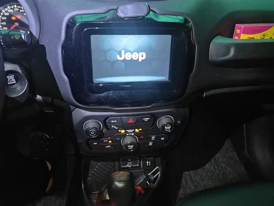 Jeep Renegade 2021 — фото 13