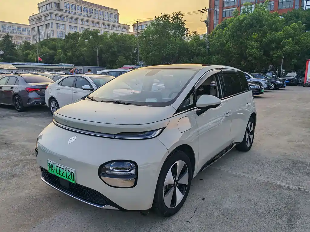 Baojun Clouds 2023