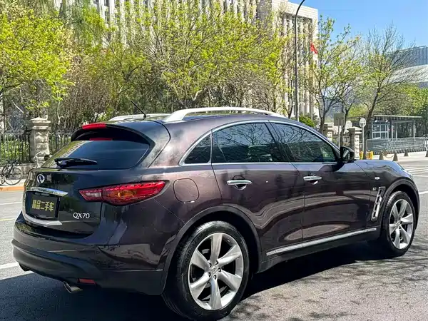 Infiniti QX70 2013