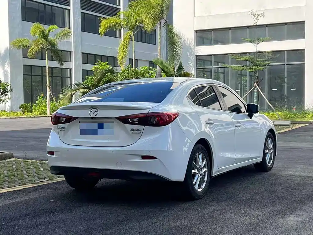 Mazda 3 Axela 2016 — фото 7