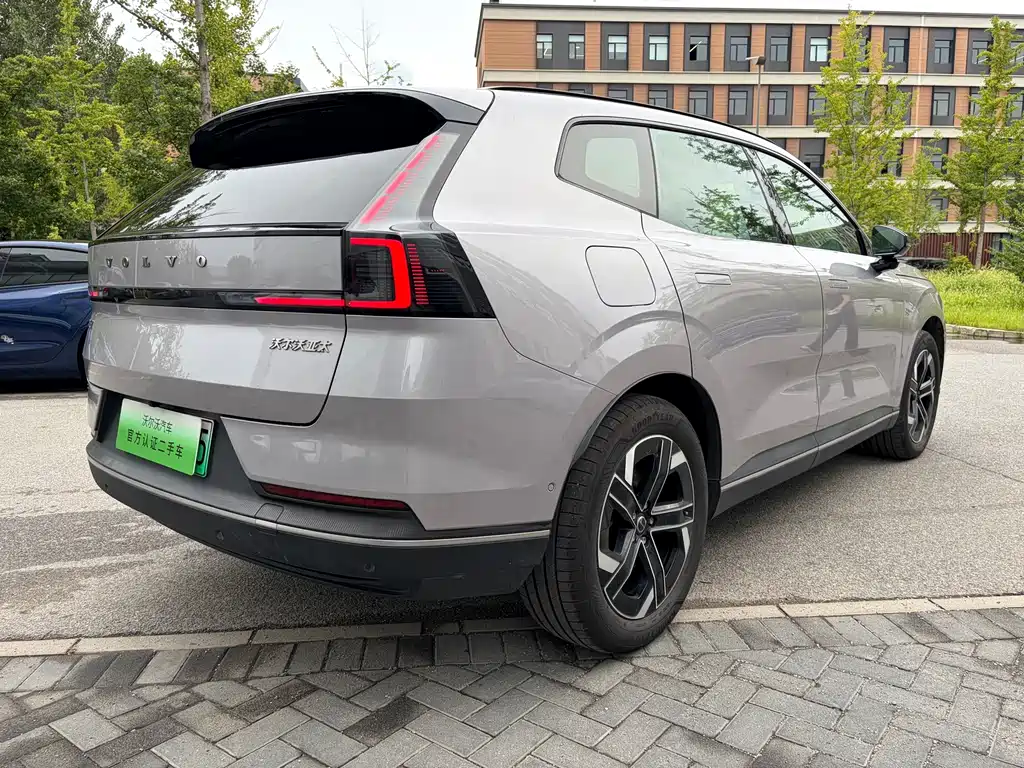 Volvo XC70 Plug-In Hybrid 2025 — фото 3