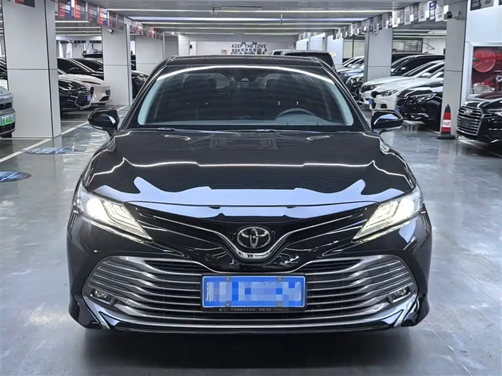 Toyota Camry 2020 — фото 1
