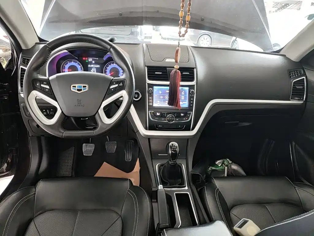 Geely Emgrand 2016 — фото 10