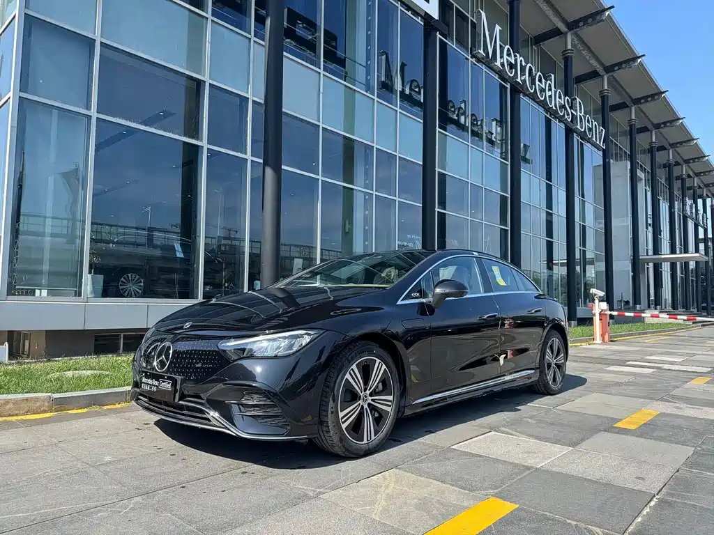 Mercedes-Benz EQE 2025 — фото 1