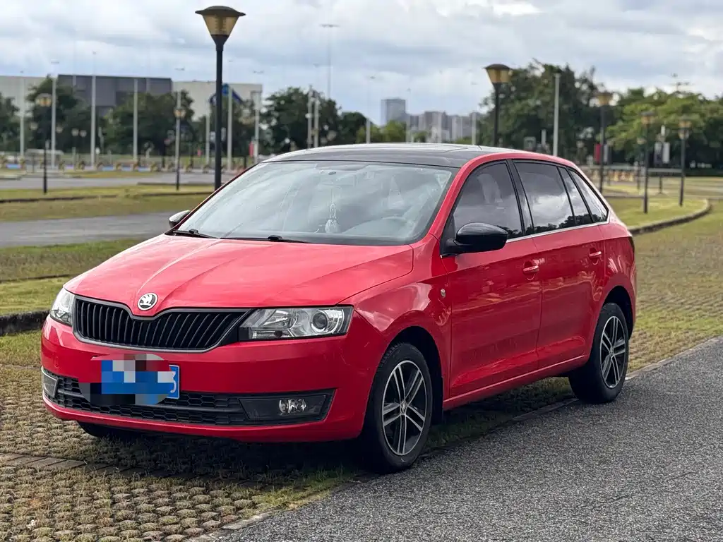 Skoda Rapid Spaceback 2016 — фото 1