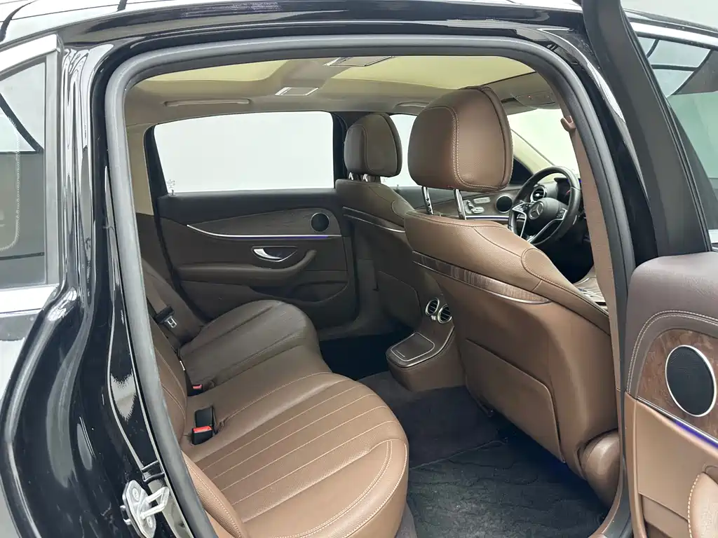 Mercedes-Benz E-Class 2020 — фото 16