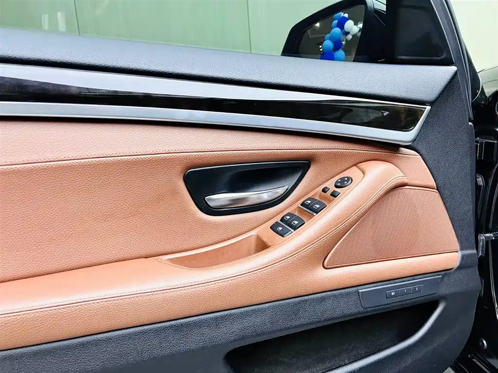 BMW 5 Series 2016 — фото 11