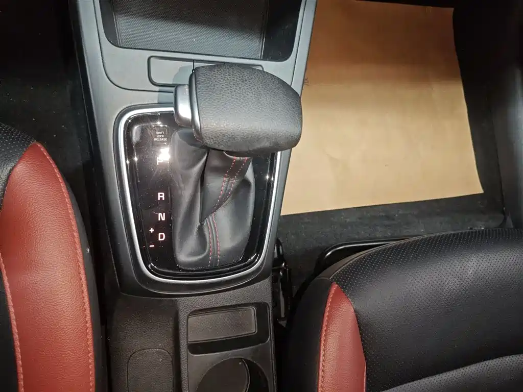 Kia KX Cross 2018 — фото 10
