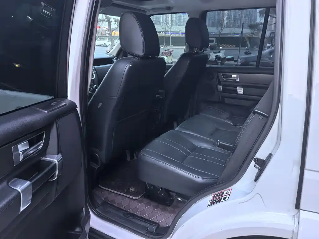 Land Rover Discovery 2015 — фото 7