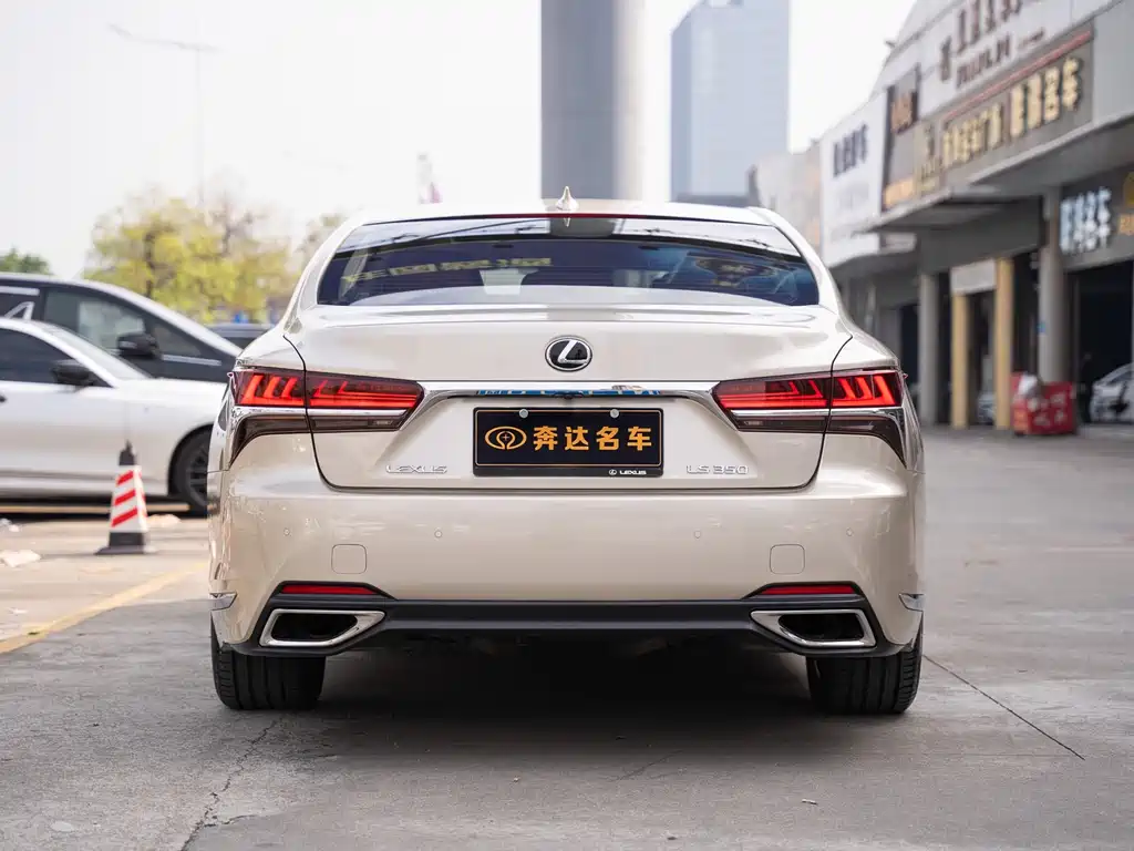Lexus LS 2018