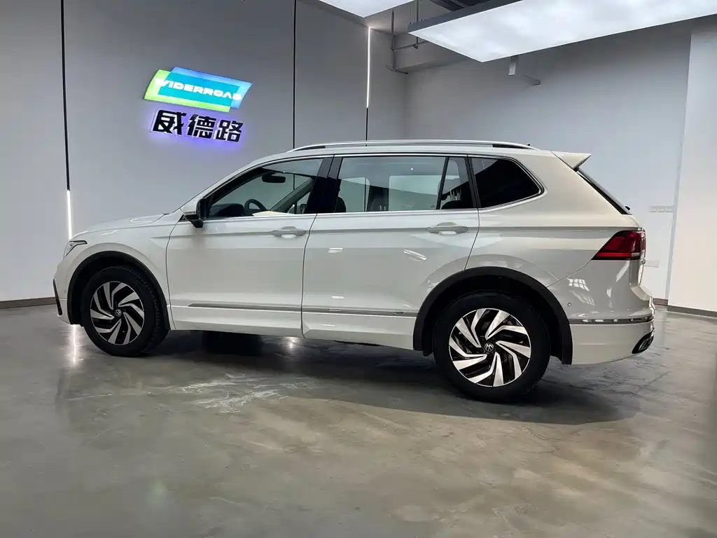Volkswagen Tiguan L 2024 — фото 4