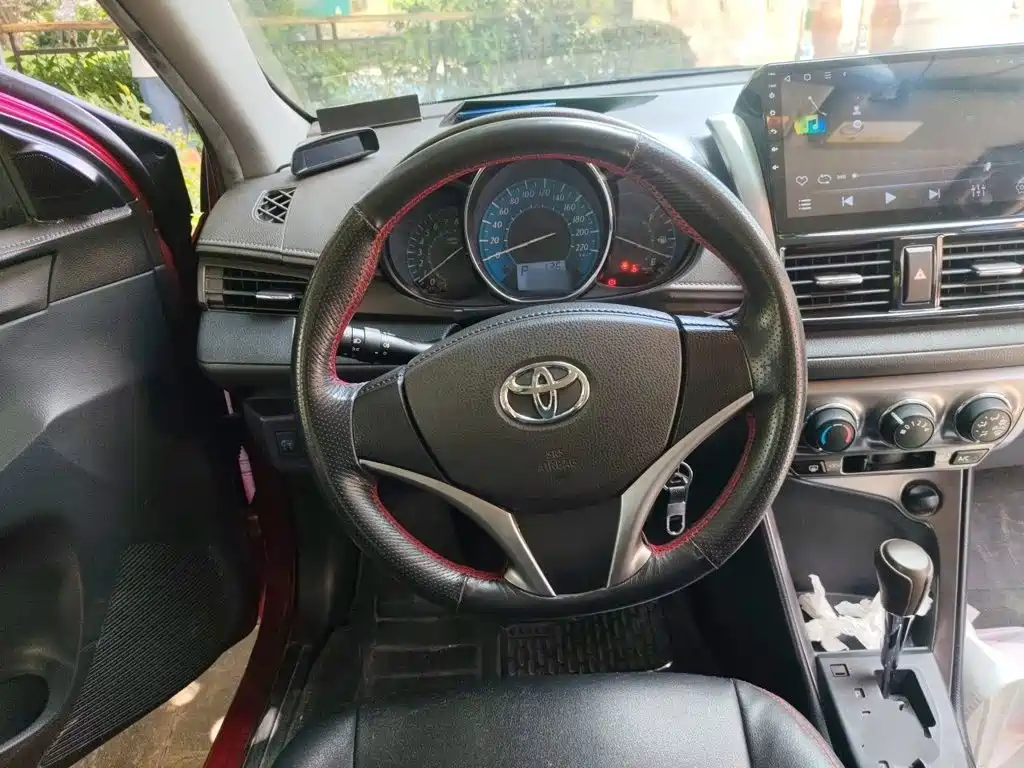 Toyota Yaris L 2015