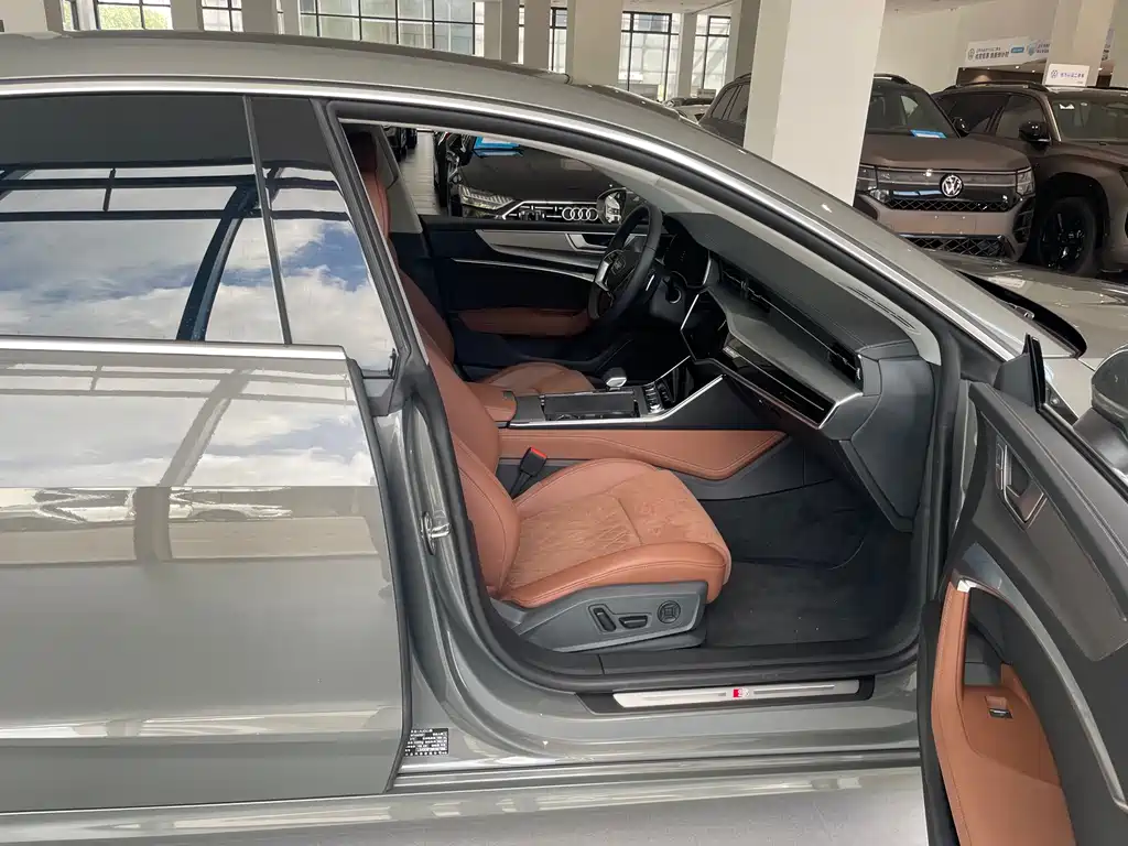 Audi A7L 2024