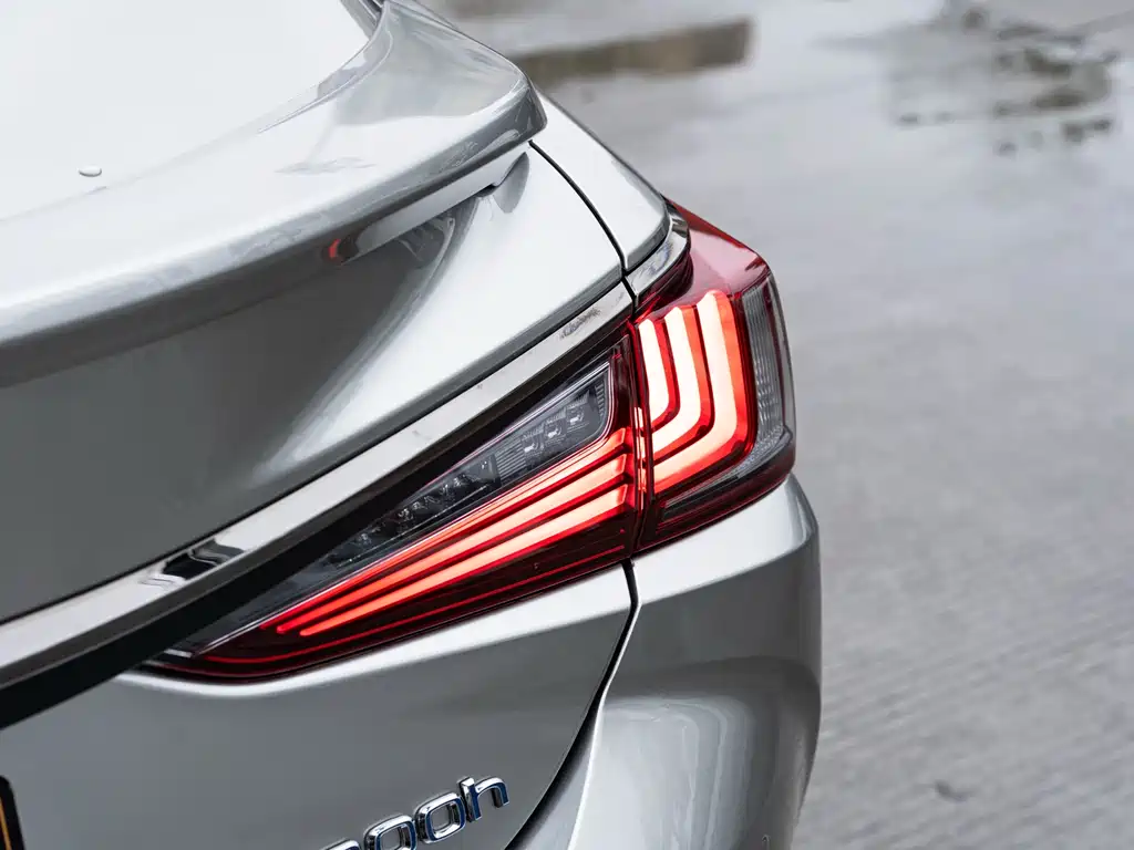 Lexus ES 2021