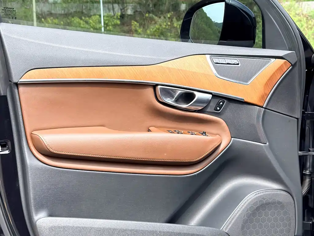 Volvo XC90 2023 — фото 24