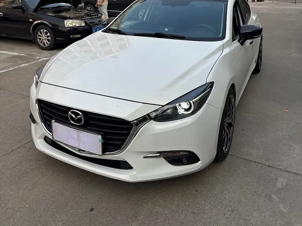 Mazda 3 Axela 2018 — фото 1