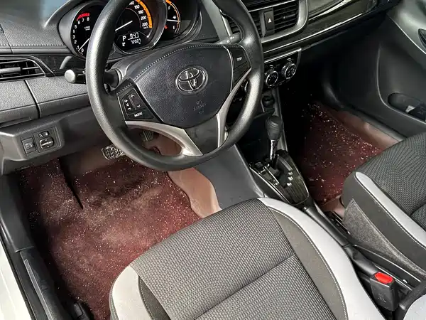 Toyota Yaris L 2022