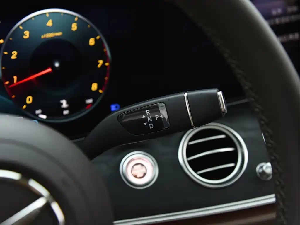 Mercedes-Benz E-Class 2023 — фото 11
