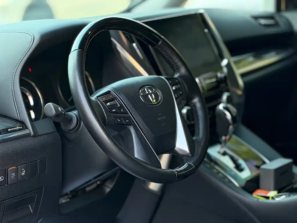 Toyota Vellfire 2022 — фото 5