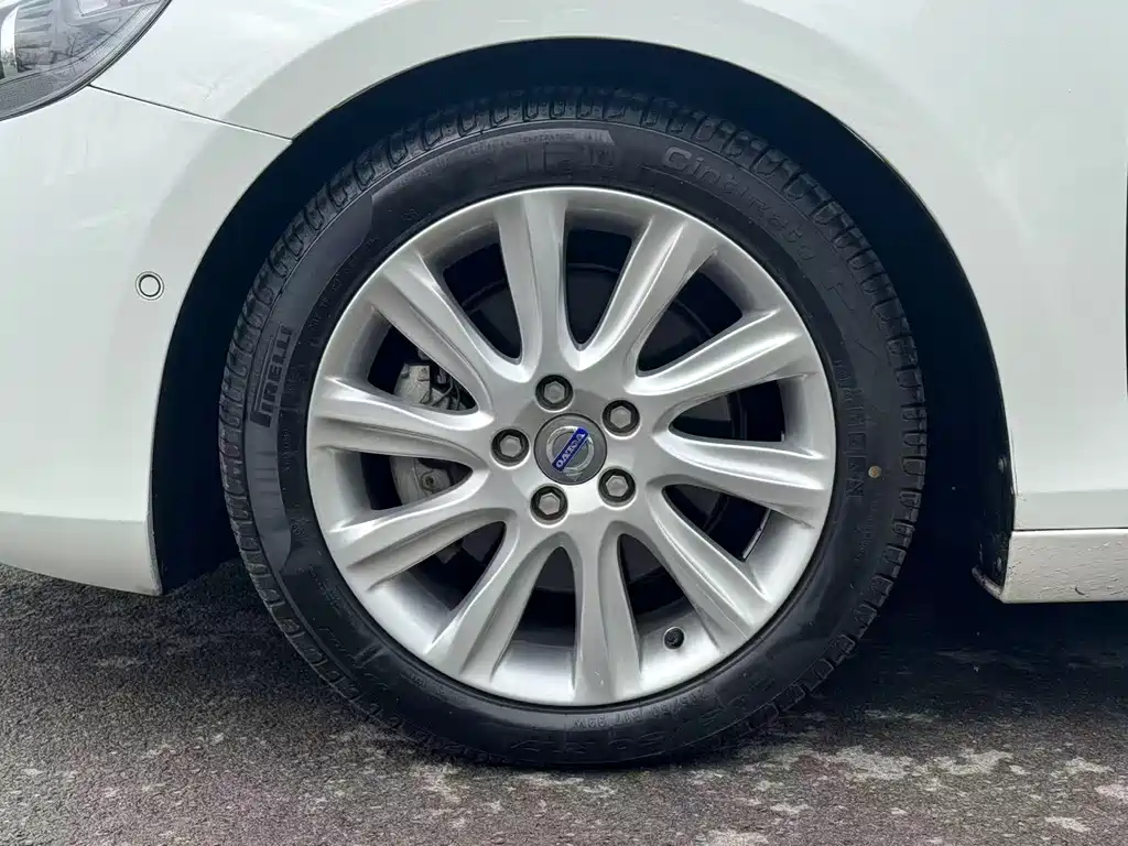 Volvo V40 2015 — фото 17