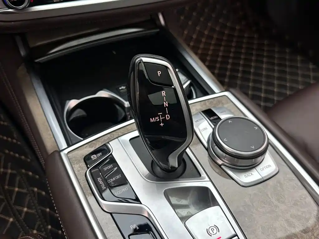 BMW 7 Series 2021 — фото 16