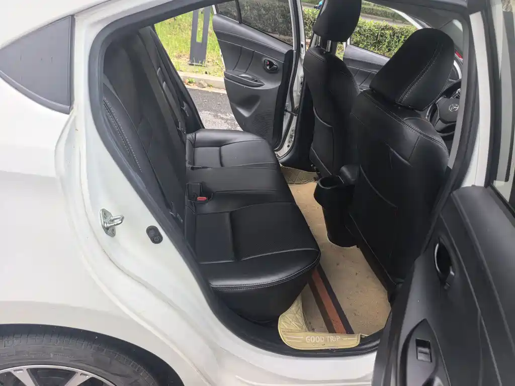 Toyota Yaris L 2021 — фото 10
