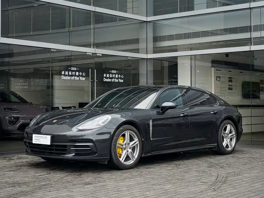 Porsche Panamera 2018 — фото 1