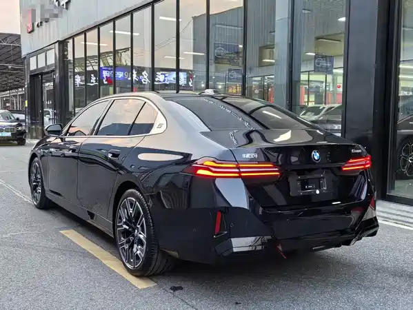 BMW 5 Series 2025