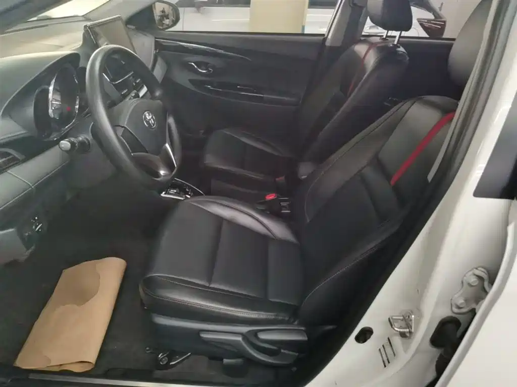Toyota Yaris L 2020 — фото 15
