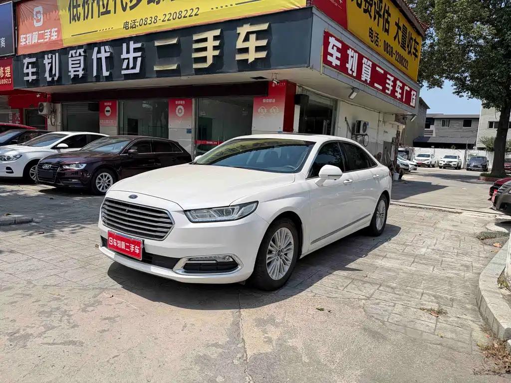 Ford Taurus 2018 — фото 1