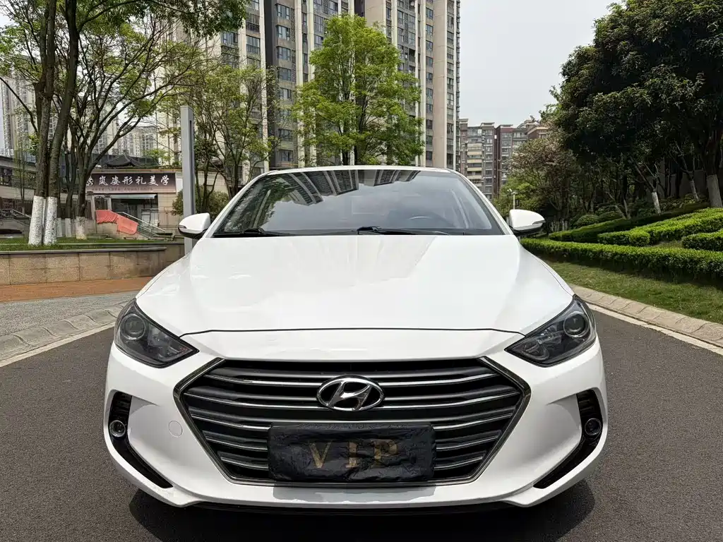 Hyundai Elantra 2018 — фото 2