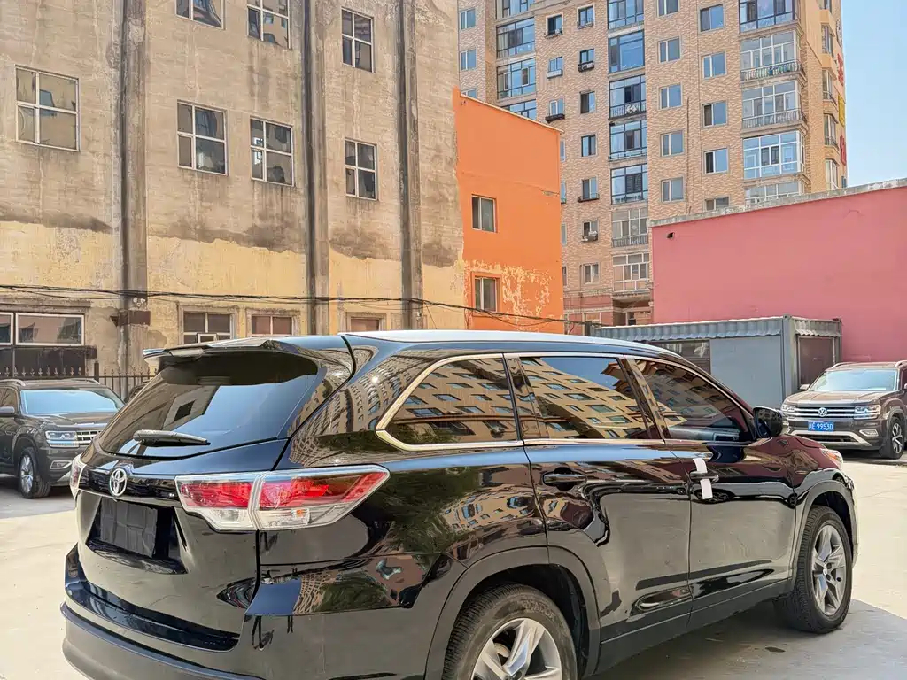 Toyota Highlander 2015 — фото 9