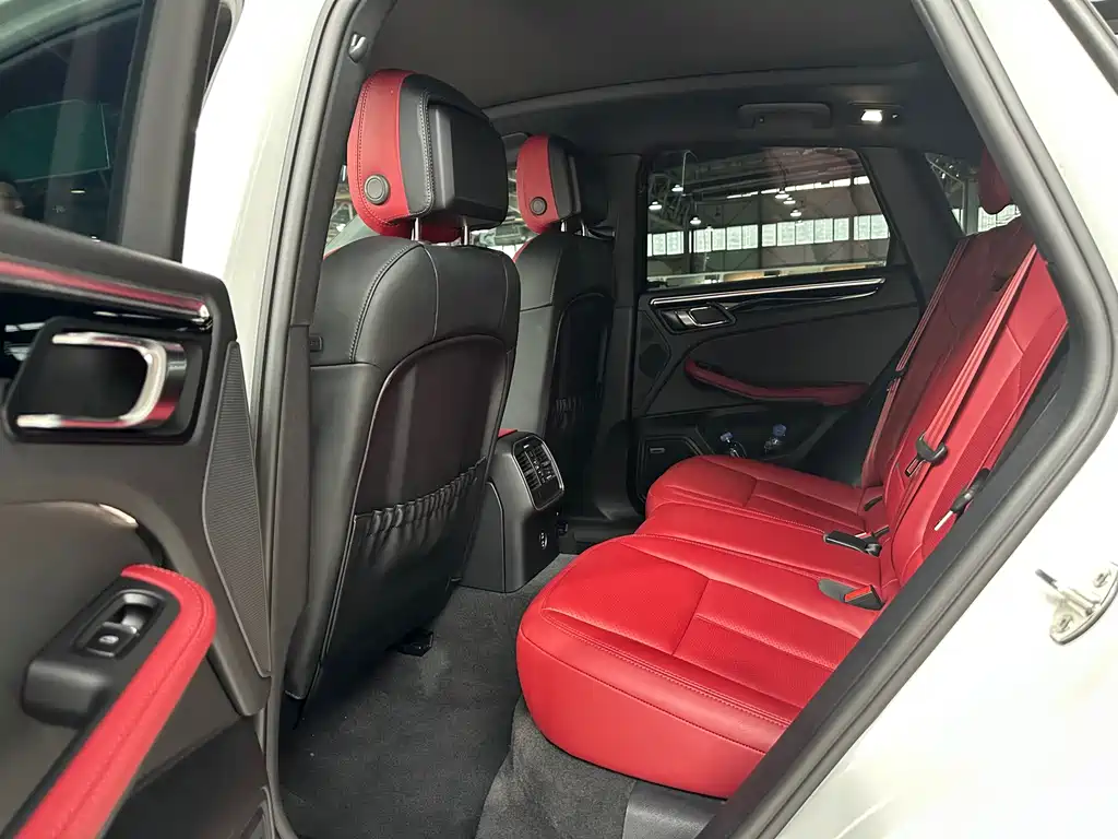 Porsche Macan 2023 — фото 18