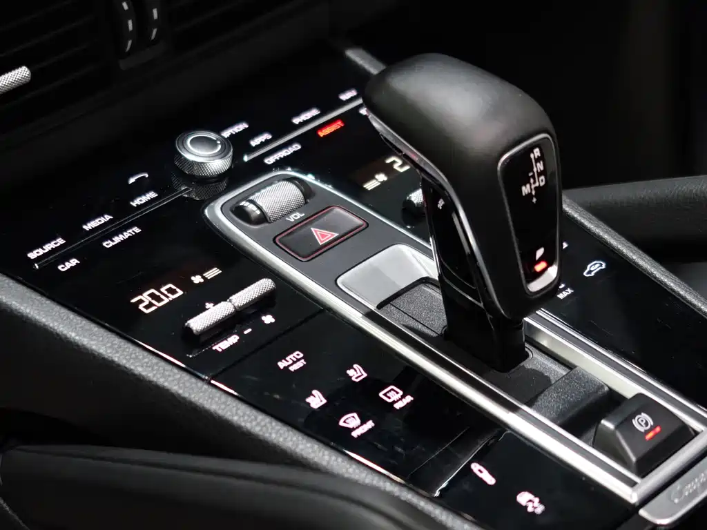 Porsche Cayenne 2018 — фото 12