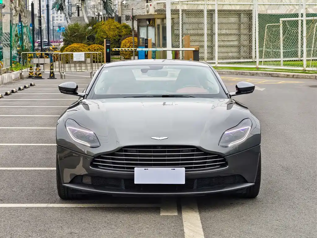 Aston Martin DB11 2018 — фото 2