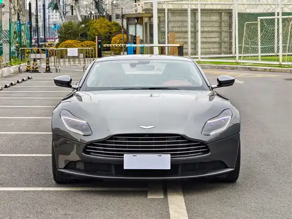 Aston Martin DB11 2018