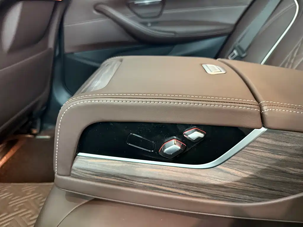 BMW 5 Series 2018 — фото 17