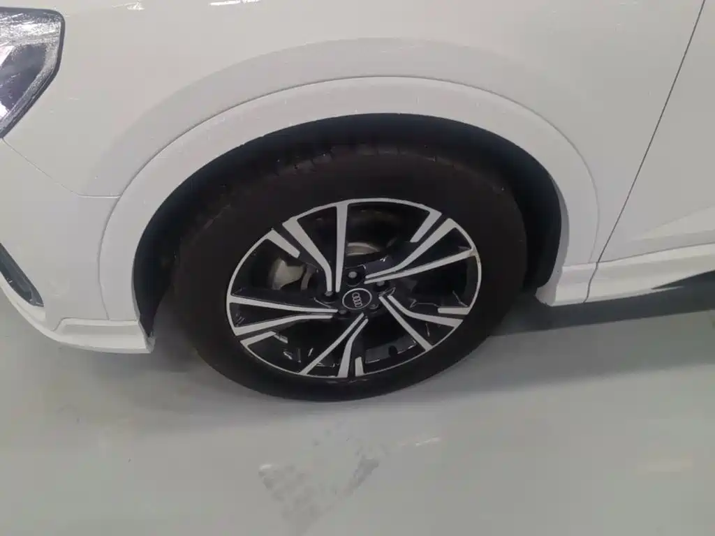 Audi Q3 Sportback 2023 — фото 23