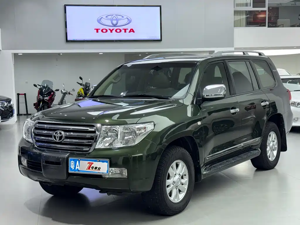 Toyota Land Cruiser 2011 — фото 1