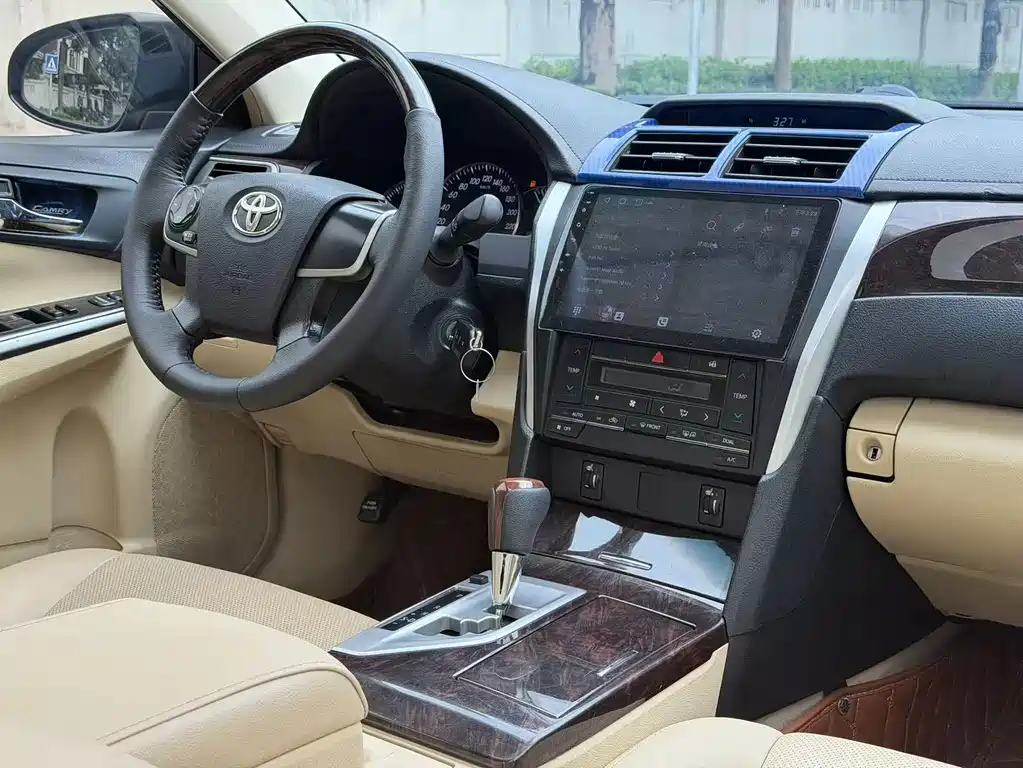 Toyota Camry 2016 — фото 12
