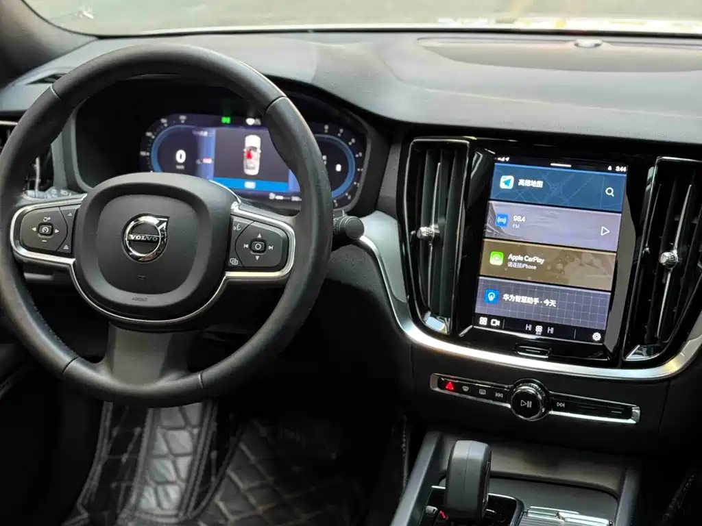 Volvo S60 2023 — фото 15