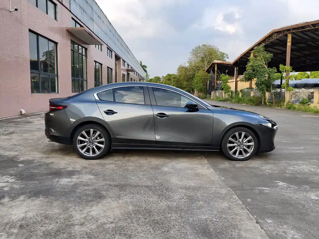 Mazda 3 Axela 2022
