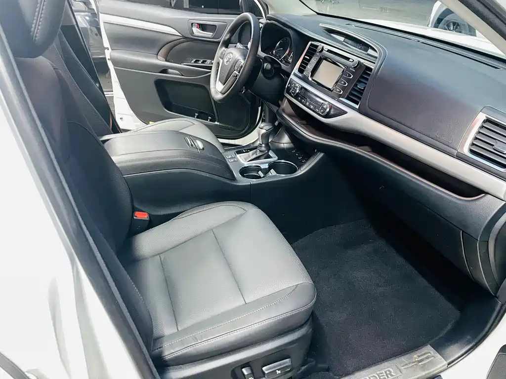 Toyota Highlander 2018 — фото 6
