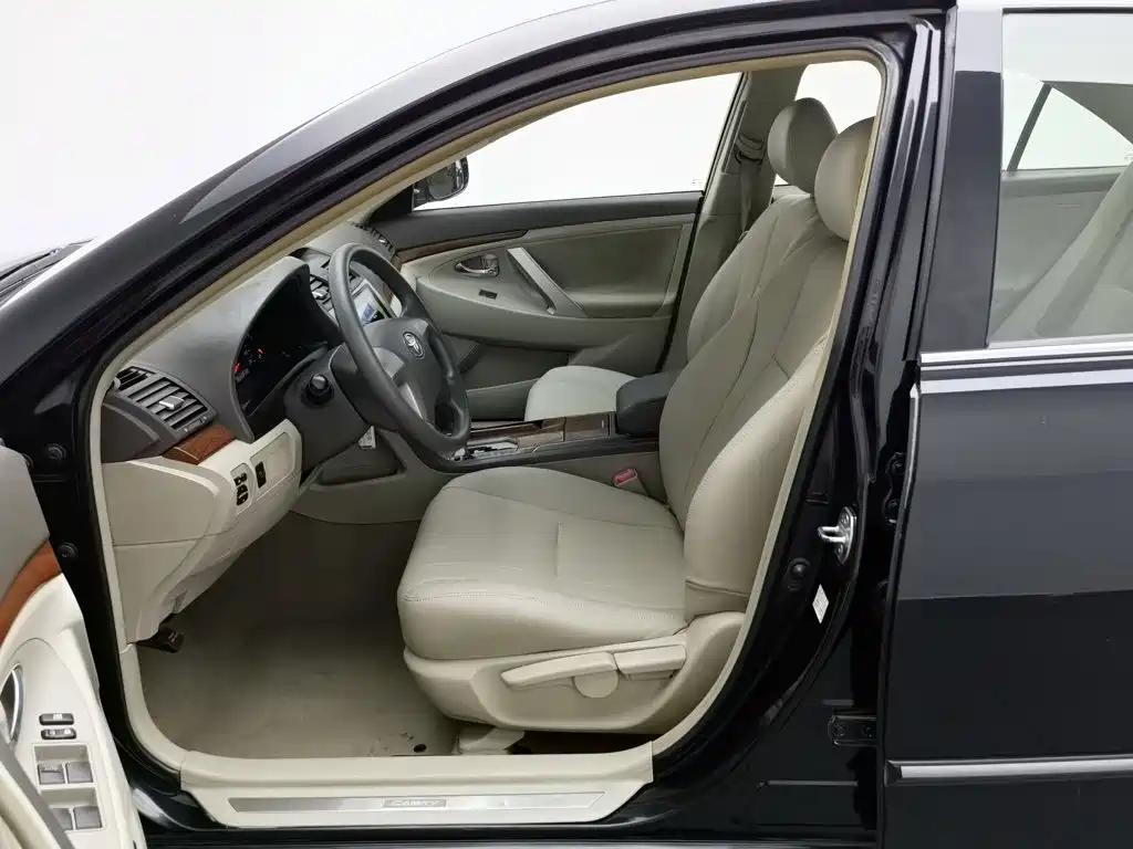 Toyota Camry 2016 — фото 10