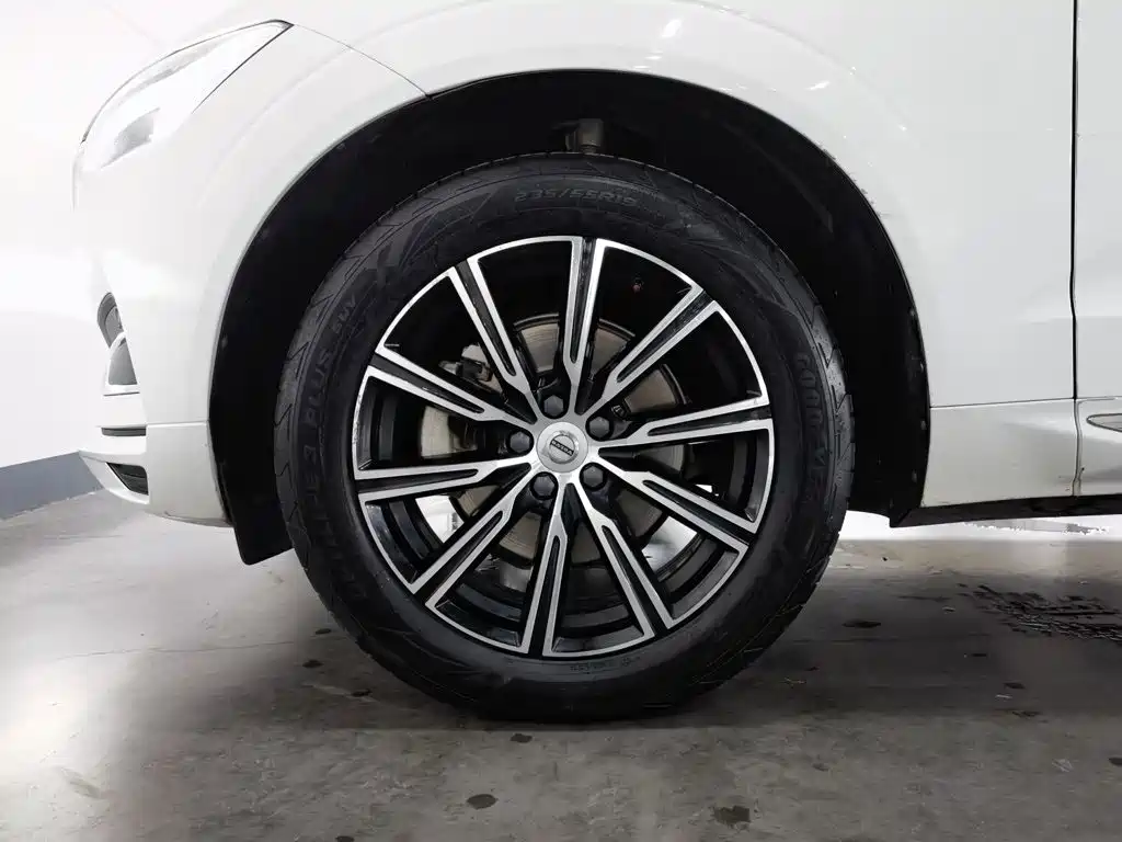 Volvo XC60 2020 — фото 17