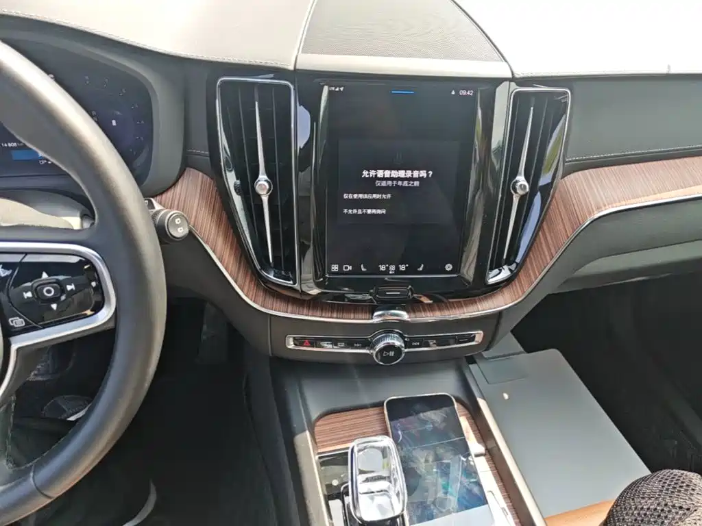 Volvo XC60 2025 — фото 20
