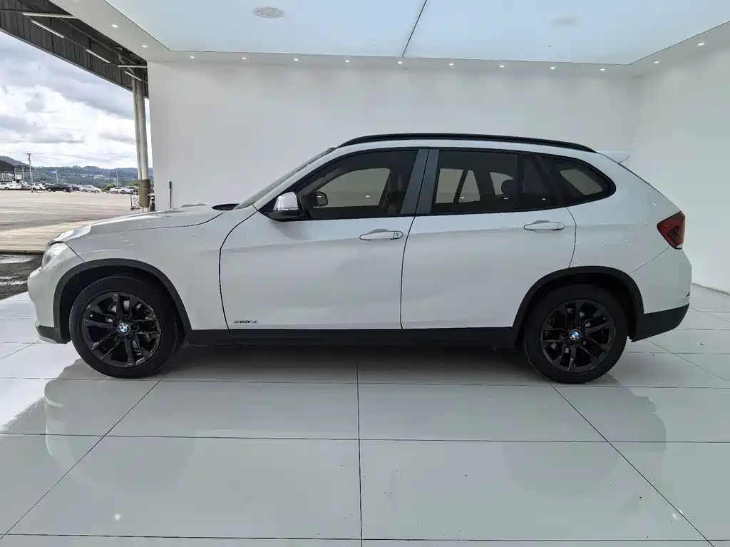 BMW X1 2015 — фото 11