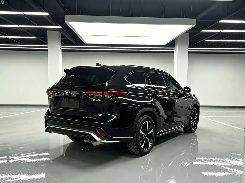 Toyota Crown Kluger 2023 — фото 16