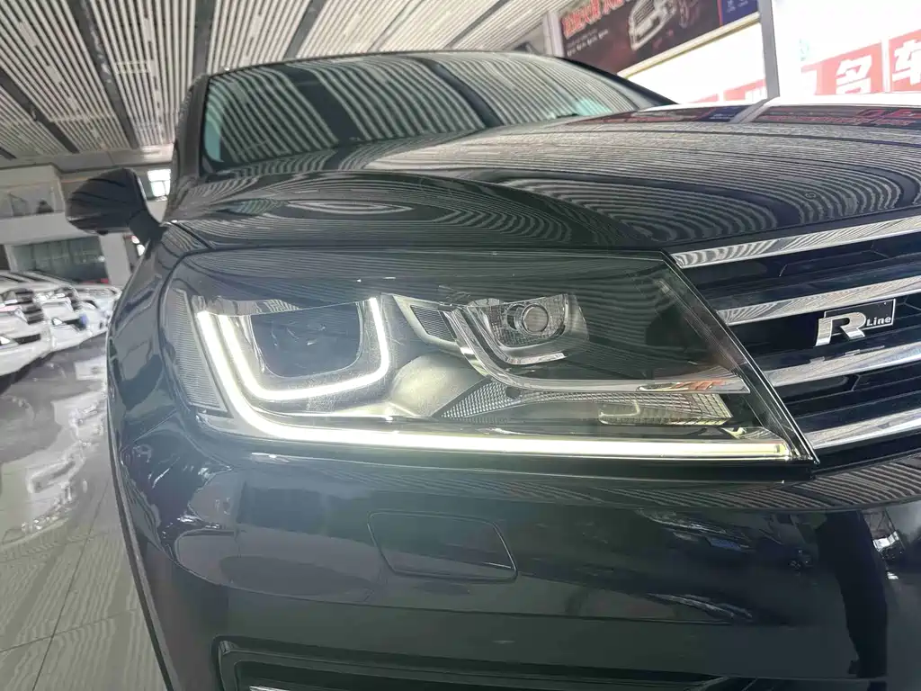 Volkswagen Touareg 2019 — фото 17