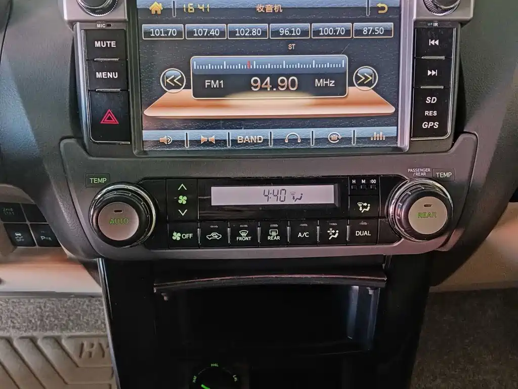 Toyota Prado 2015 — фото 12